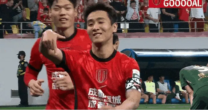 开云网页版-打崩了！贺一然助攻，韦世豪无人盯防破门，蓉城3-0浙江